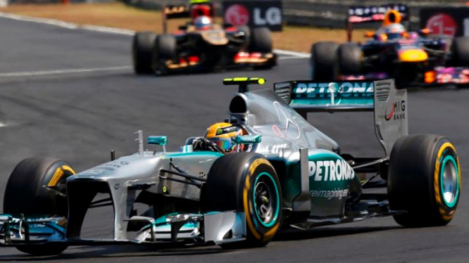 Pembalap Mercedes, Lewis Hamilton