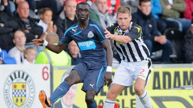 Striker Newcastle United, Papiss Cisse (kiri)