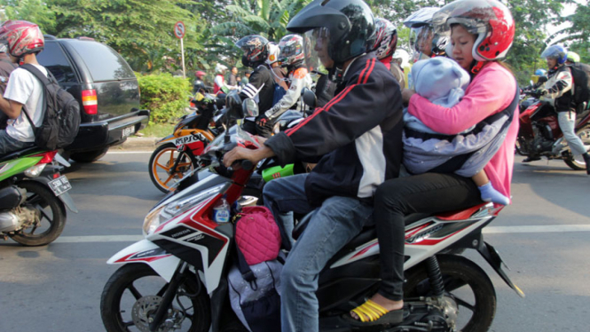 Pengendara sepeda motor.