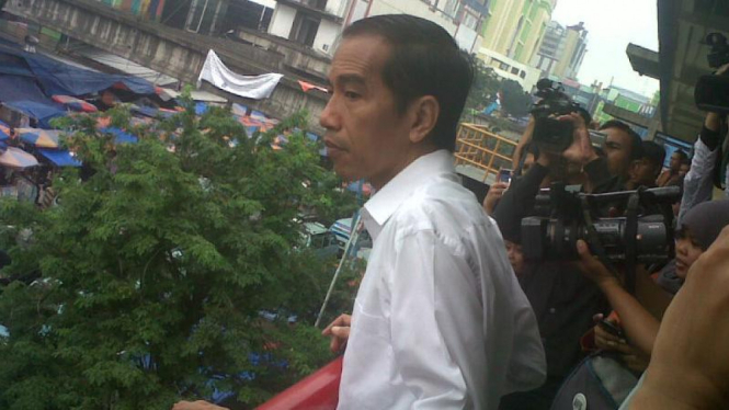 Jokowi meninjau pasar Blok G Tanah Abang