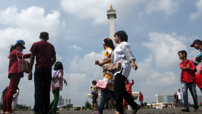 Libur Lebaran Monas Diserbu Pengunjung