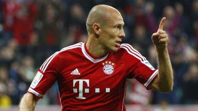 Pemain Bayern Munich, Arjen Robben, usai cetak gol