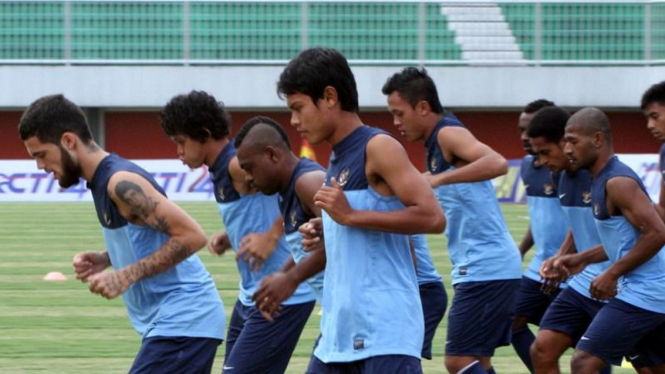 Pemain timnas sepak bola Indonesia U-23 melakukan latihan.