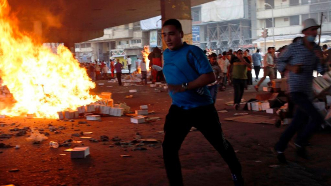 Bentrokan kembali pecah di Kairo Mesir 16 Agustus 2013