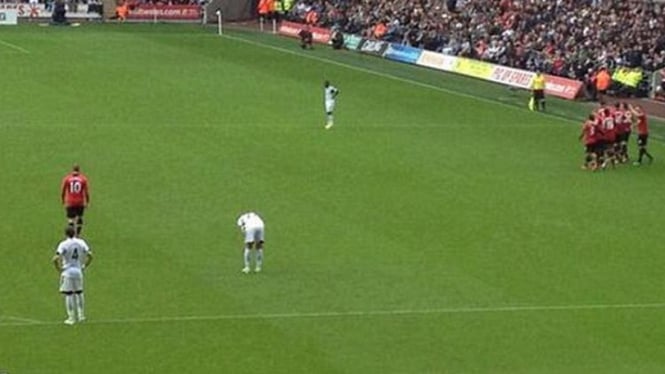 Wayne Rooney enggan melakukan selebrasi di laga vs Swansea