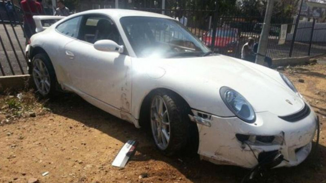 Porsche 911 GT3 mengalami kecelakaan di Afsel