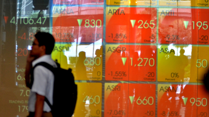 Papan indeks harga saham di Bursa Efek Indonesia, Jakarta.  