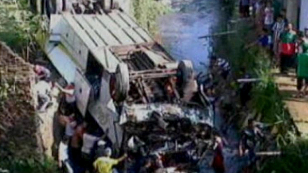 Foto Kronologi Bus Rombongan GBI Rahmat Emmanuel Terjun Ke Jurang