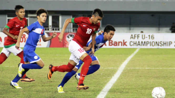 Timnas U-16 saat menghadapi Laos