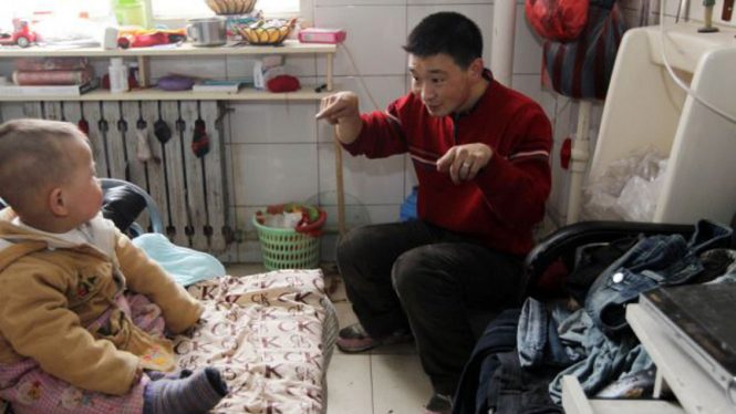 keluarga penyewa toilet di china