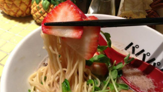 Tantangan Menyantap Ramen Enam Kilogram