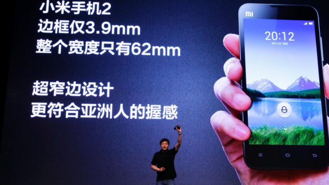 Pendiri dan CEO Xiaomi Lei Jun perkenalkan produk ponsel pintar terbarunya