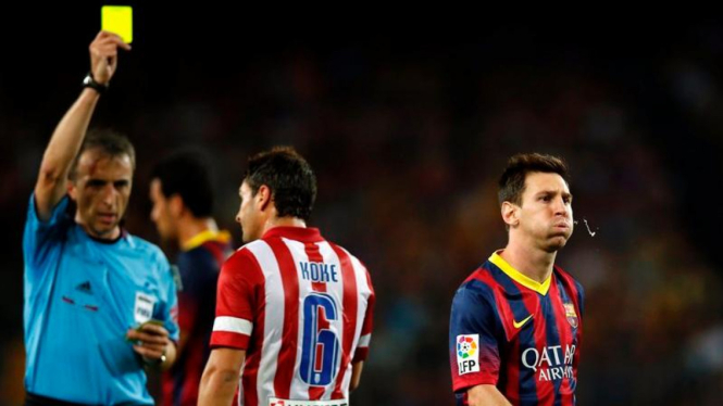 Pemain Barcelona, Lionel Messi (kanan)