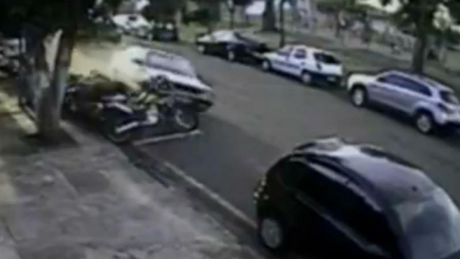 Cuplikan video kecelakaan lalulintas di Brasil