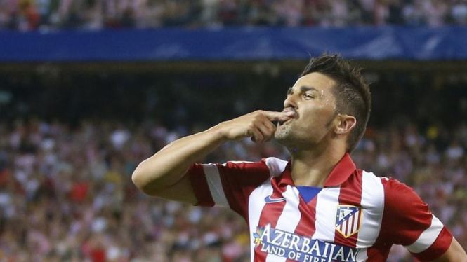 Pemain Atletico Madrid, David Villa, merayakan golnya