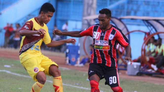Pemain Sriwijaya FC U-21 (kuning)