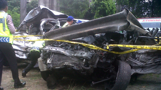 Kondisi mobil yang terlibat kecelakaan maut di KM 8 Tol Jagorawi