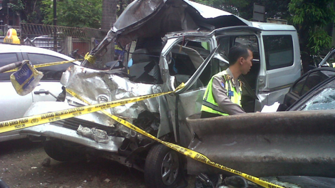 Kondisi mobil yang terlibat kecelakaan maut di KM 8 Tol Jagorawi