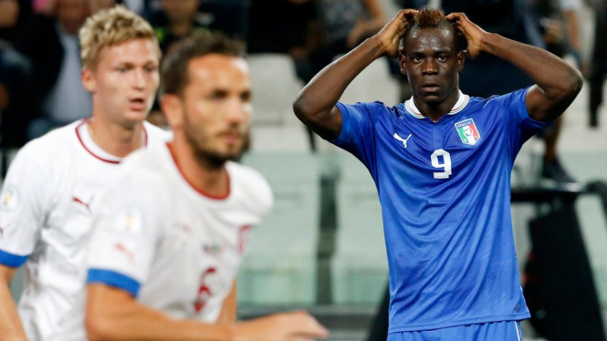 Mario Balotelli (kanan)