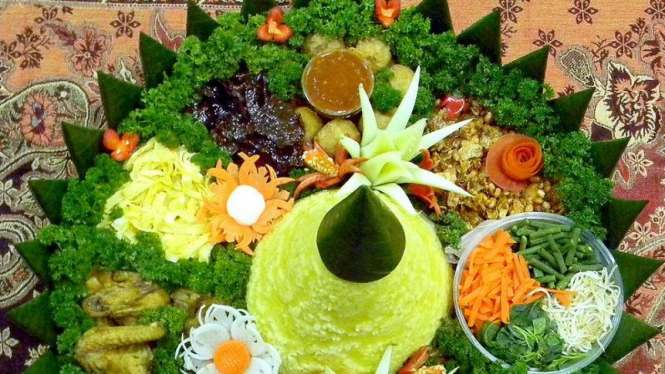 Ilustrasi nasi tumpeng.