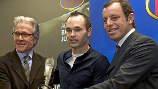 Mantan presiden Barcelona, Sandro Rosell (kanan).