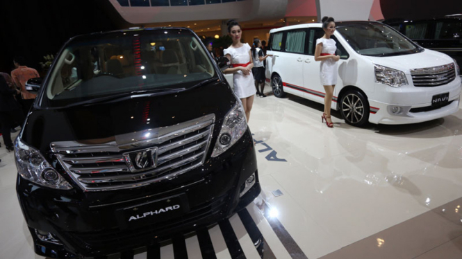 Toyota Alphard di IIMS 2013