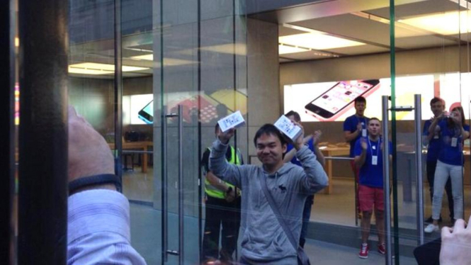Jimmy, pembeli iPhone 5S pertama di dunia
