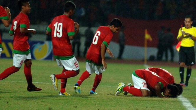 Pemain Timnas Indonesia U-19 merayakan gol