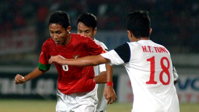 Pemain Timnas Indonesia U-19 saat melawan Vietnam U-19