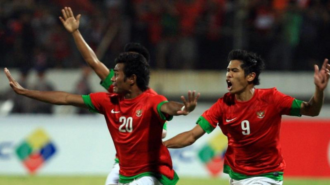 Pemain Timnas Indonesia U-19 merayakan gol Ilham Udin Armain (20)