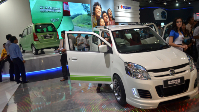 Mobil Murah di IIMS 2013