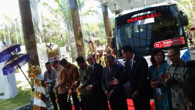 Peluncuran kendaraan Go Green di KTT APEC Nusa Dua Bali