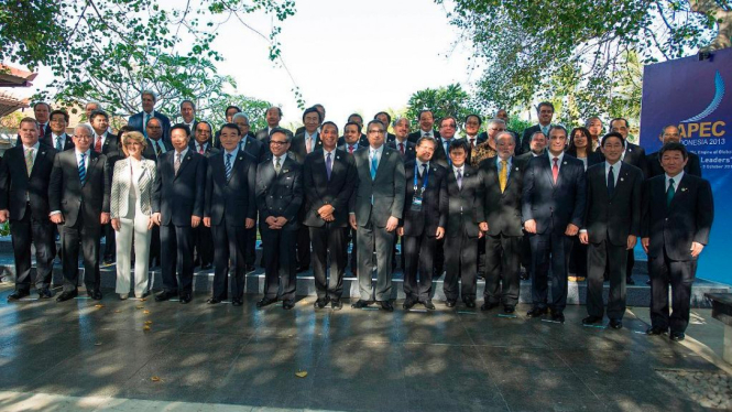 Pertemuan Tingkat Menteri dalam Pekan KTT APEC di Bali