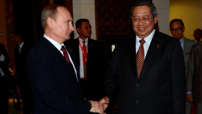 Presiden SBY dengan Presiden Rusia Vladimir Putin di KTT APEC