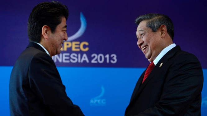 Presiden SBY dengan PM Jepang Shinzo Abe di KTT APEC