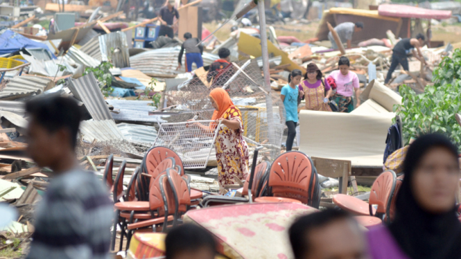 Penertiban Bangunan Liar di Klender