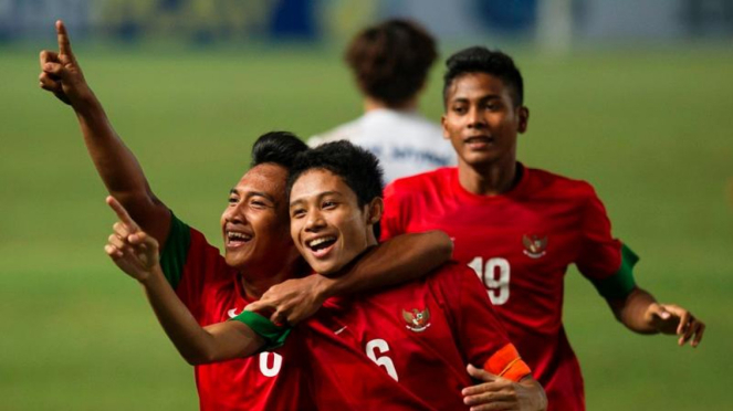 Pemain Timnas Indonesia U-19 merayakan gol 