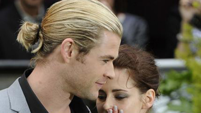 Chris Hemsworth tren gelung rambut