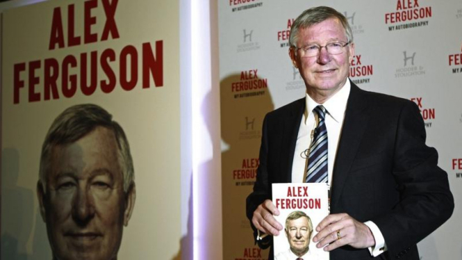 Sir Alex Ferguson saat memperkenalkan autobiografinya