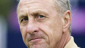 Nama Johan Cruyff Diabadikan di Markas Ajax dan Barcelona