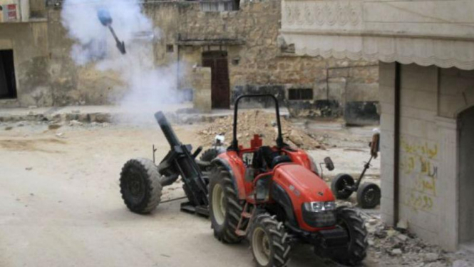 Traktor jadi armada perang tentara pemberontak Suriah