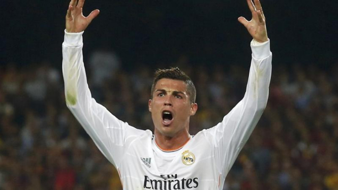 Pemain Real Madrid, Cristiano Ronaldo, frustrasi saat lawan Barcelona