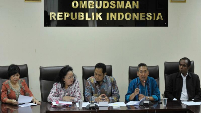 Para komisioner dan Sekjen Ombudsman RI.