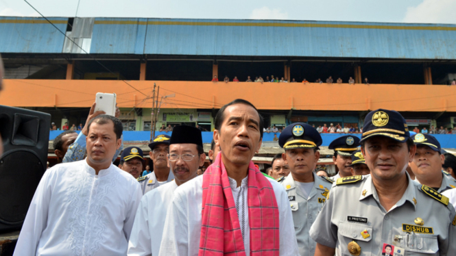 Jokowi Beri Penghargaan Untuk Pengemudi Teladan