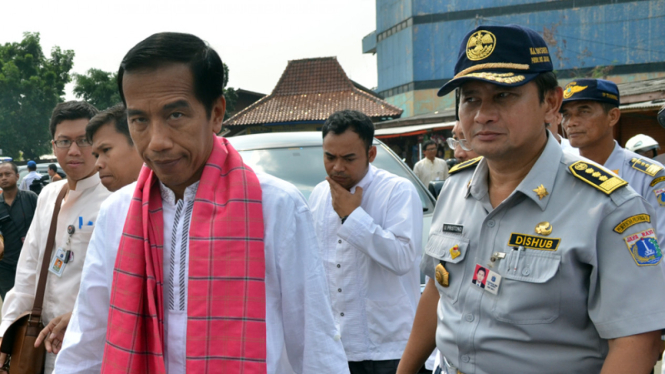 Jokowi Beri Penghargaan Untuk Pengemudi Teladan