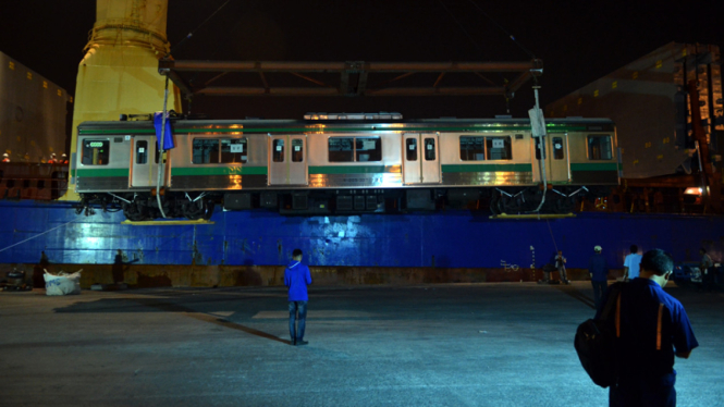 30 Gerbong KRL dari Jepang Tiba di Pelabuhan Tanjung Priok