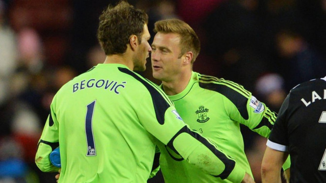 Kiper Stoke City, Asmir Begovic (kiri), dan Artur Boruc