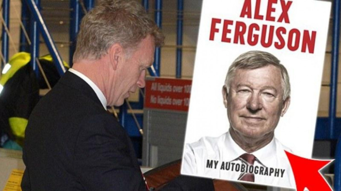 David Moyes bawa buku autobiografi Alex Ferguson