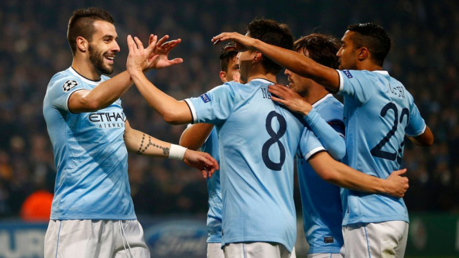 Pemain Manchester City merayakan gol Alvaro Negredo