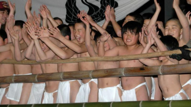 Saidai-ji Eyo Hadaka Matsuri adalah festival telanjang paling populer di Jepang